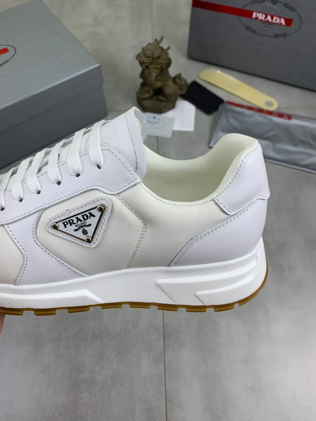 Men's men's shoes 💰P560 💰 [New style] popular models on the official website, 🆘 Trendy brand (Prada) mainly promotes popular models, avant-garde and versatile fashionable men's shoes private version mold opening, cowhide surface splicing 1:1.. Fashionable and simple, original imported cowhide lining cowhide feet; the atmosphere and personality are more fashionable, eye-catching and pursuing class. It will subvert the old idea and be a must-have for fashion trendsetters with you! Must keep it! Tall and comfortable, large and low, high-end quality workmanship. Size: 38-44 3️⃣colors available.